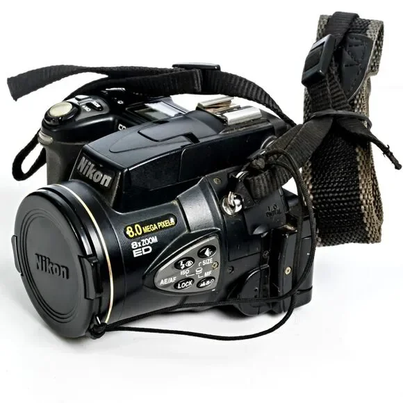Nikon Coolpix 8700 8MP Digital Camera w/8x ED Zoom (Needs Battery) - Picture 4 of 6